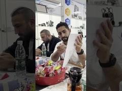 مشتری ها ازم دیدن می کنن